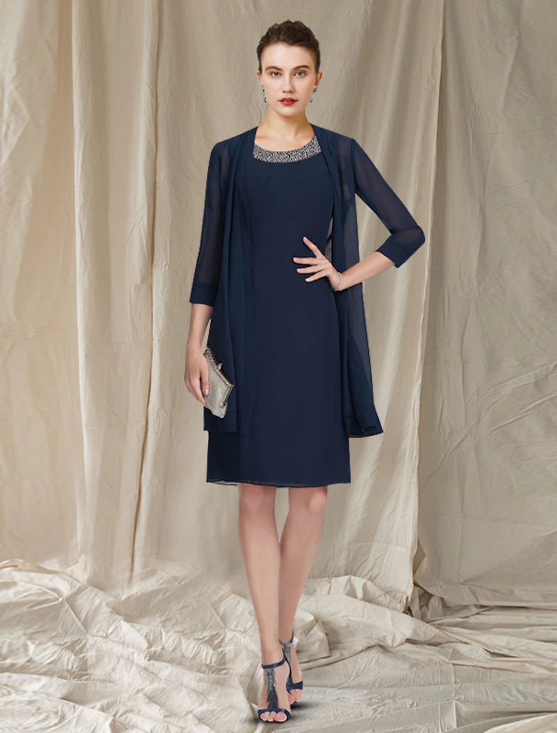 Vestido elegante de dos piezas para madre de la novia, de tubo o columna, con cuello joya, largo hasta la rodilla, de gasa, sin mangas, con chaqueta y abalorios y lentejuelas