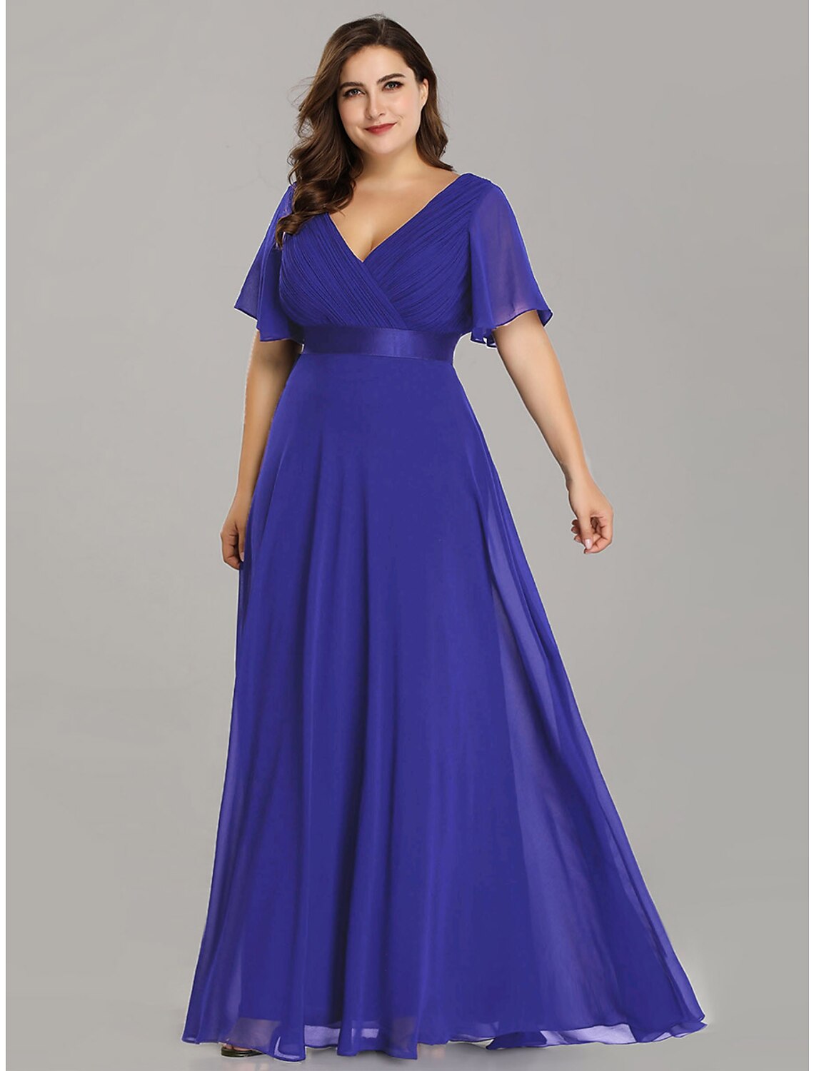 Abito da madre della sposa a trapezio, elegante, in chiffon, con scollo a V, lungo fino al pavimento, manica corta, con fascia/nastro arricciato, taglie forti