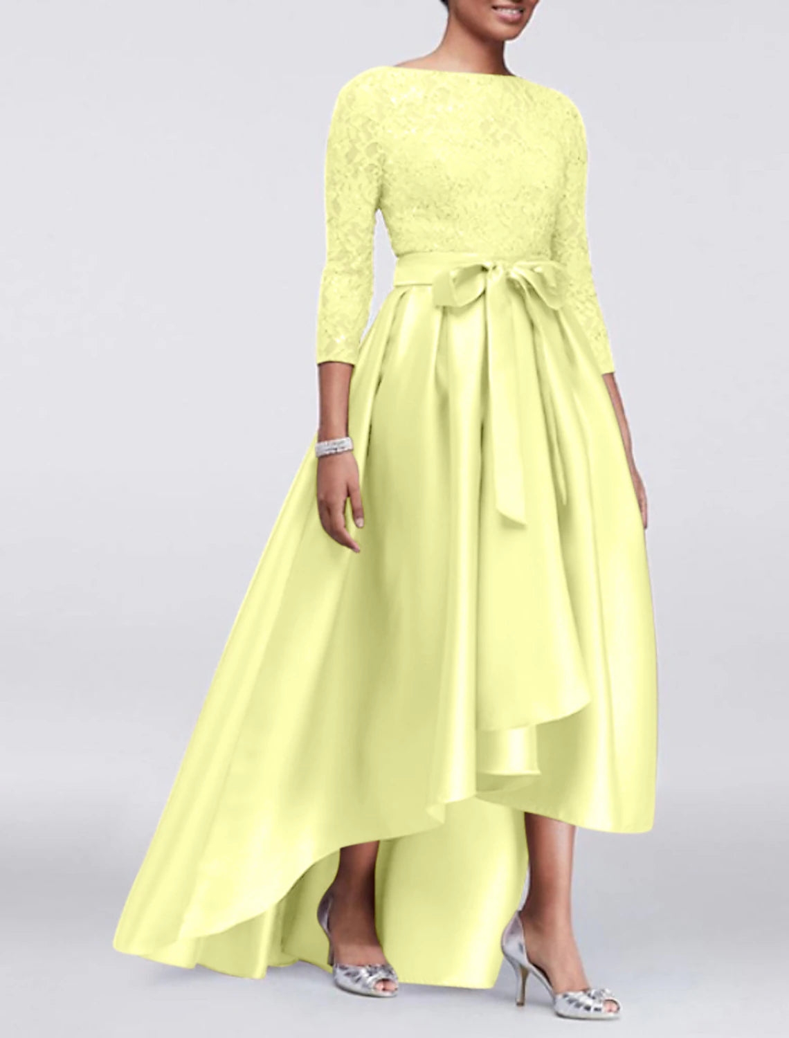 Abito da cerimonia per la madre della sposa, a trapezio, elegante, taglie forti, con scollo a V, in pizzo satinato asimmetrico, maniche a 3/4 con applicazioni di fascia/nastro