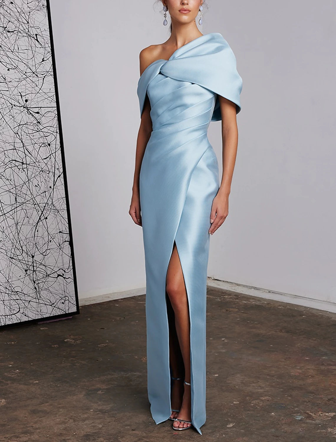 Vestido de noche elegante con corte en forma de columna, para boda, formal, largo hasta el suelo, sin mangas, un hombro, de satén con abertura fruncida.