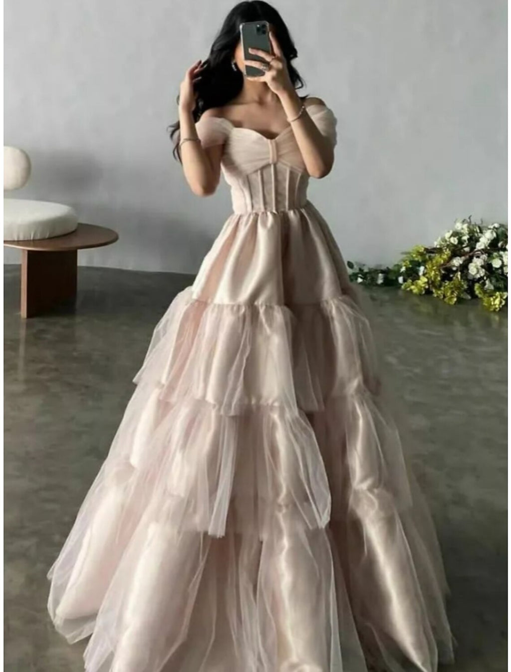 Vestido de noche de corte A, estilo princesa, formal, largo hasta el suelo, manga corta, hombros descubiertos, satén con pliegues