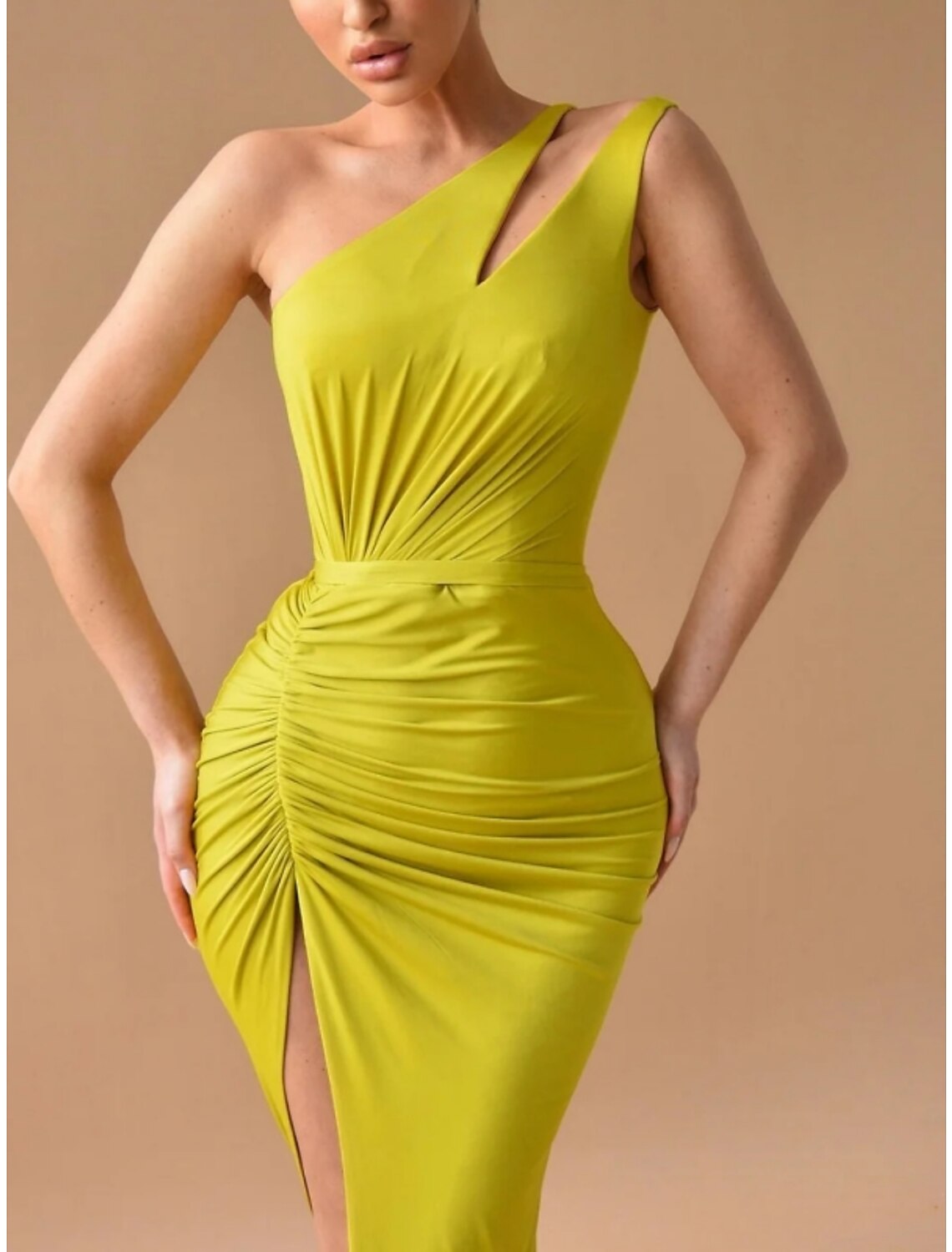 Vestido de cóctel con corte tubo/columna, vestido formal con abertura alta, cola larga/cepillo, sin mangas, un hombro, tela con abertura fruncida