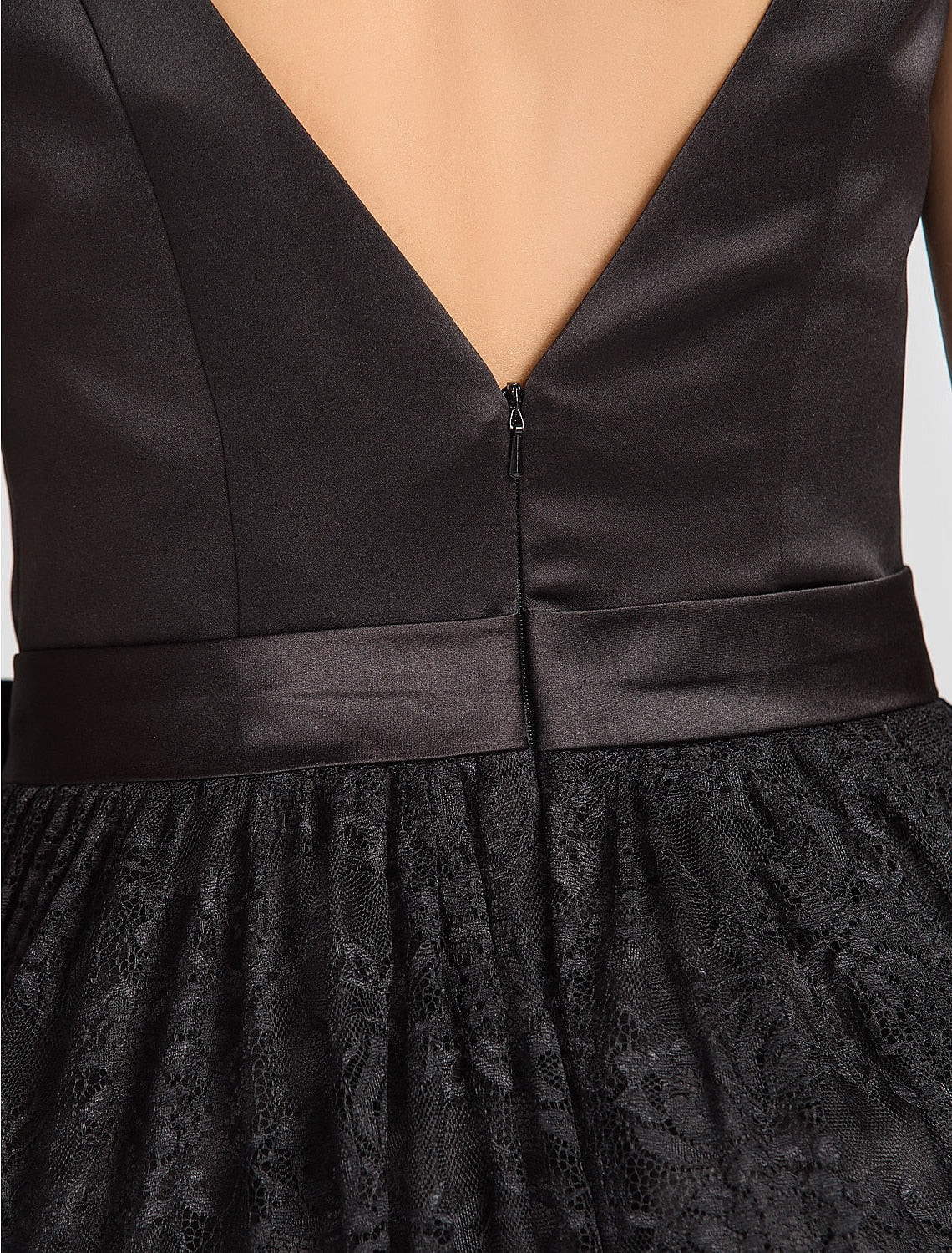 Vestido de baile / Vestido de dama de honor de corte A, escote barco, sin mangas, vestido negro corto, largo hasta la rodilla, encaje / charmeuse con encaje / drapeado