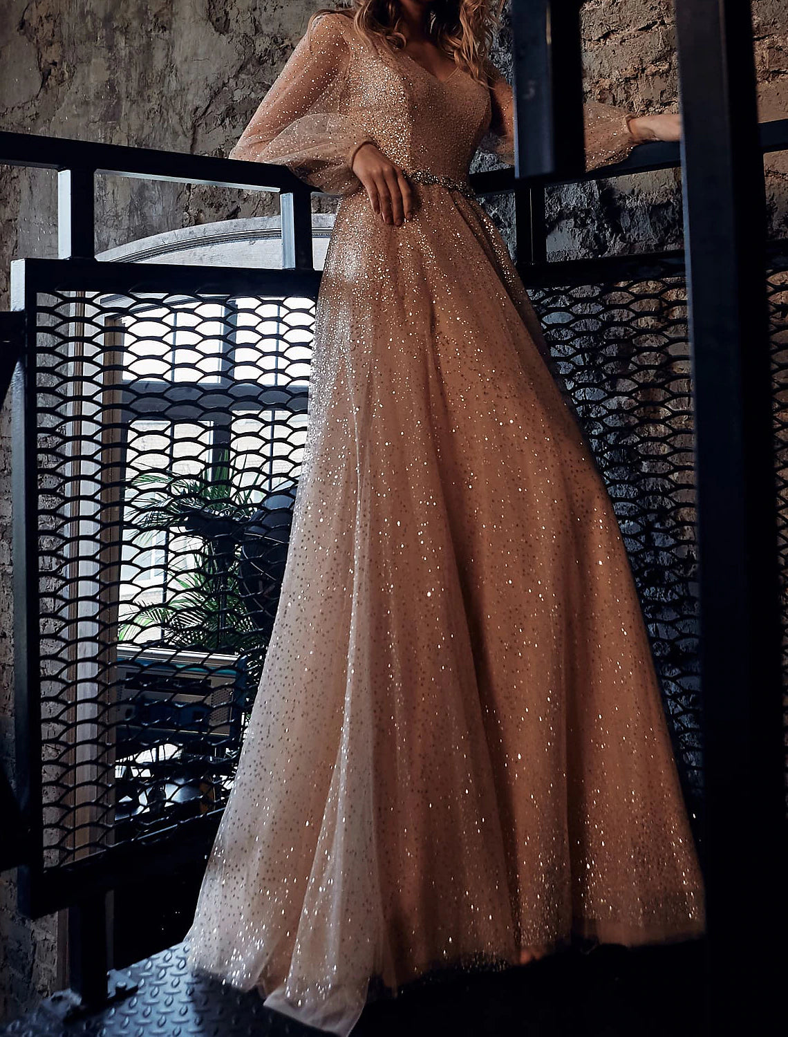 Abito da ballo scintillante a trapezio, abito da festa lungo, abito da sera formale, abito da compleanno, scollo a V, manica lunga, lunghezza pavimento, tulle con fascia/nastro