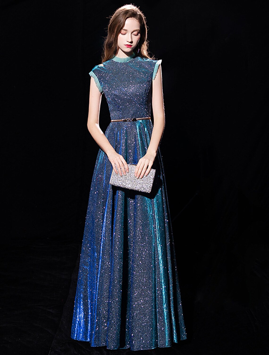 Abito da sera formale elegante a trapezio, scintillante e brillante, con collo alto, senza maniche, lunghezza pavimento, in tulle con fascia/nastro