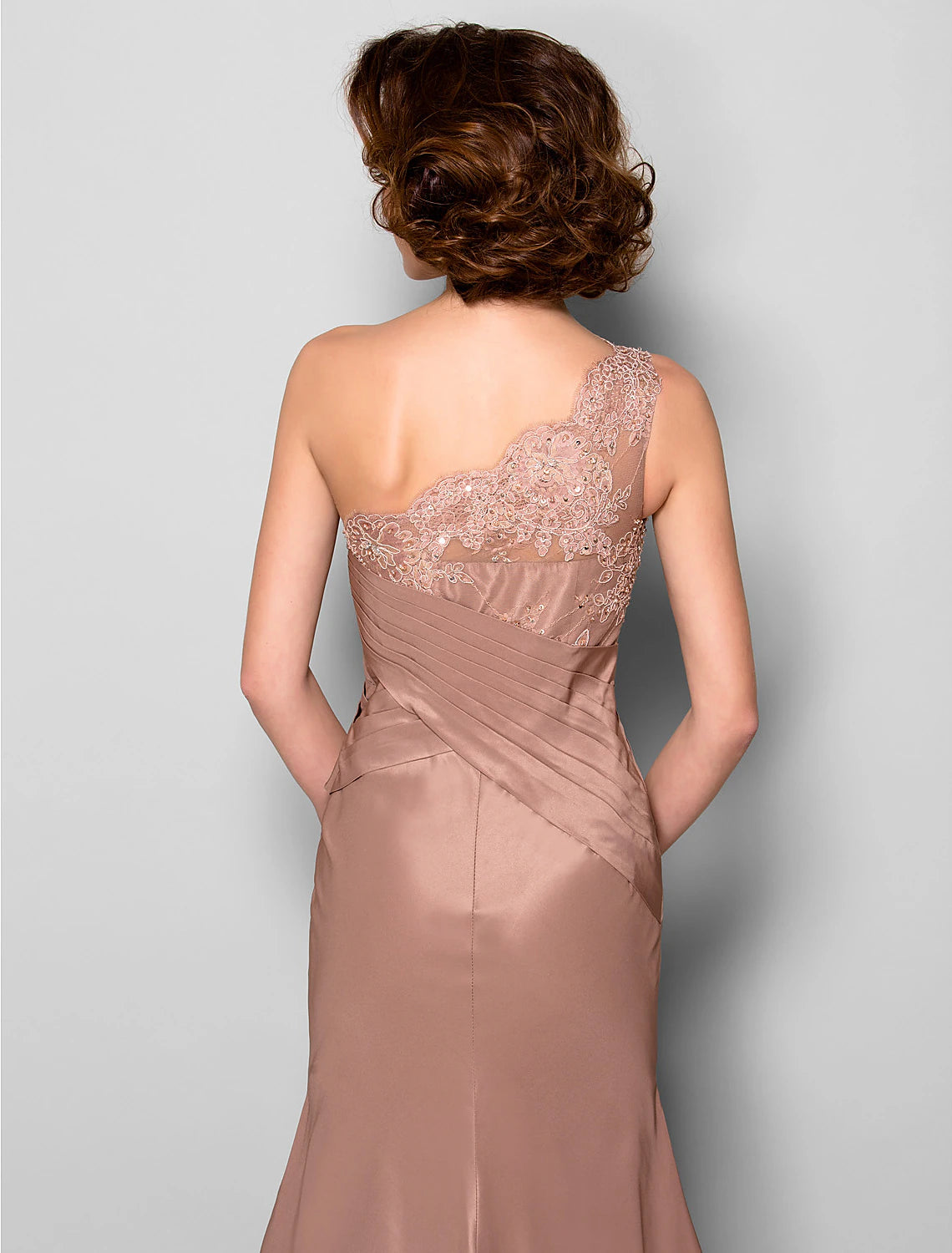 Vestido de sirena/trompeta para madre de la novia, floral, de un solo hombro, con cola larga y encaje de tafetán, sin mangas y con flores