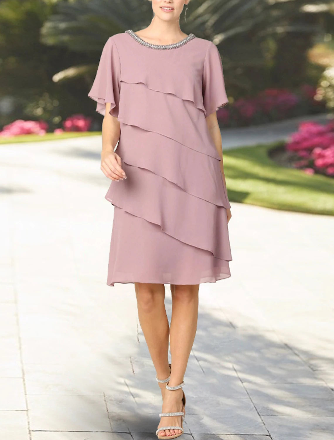 Vestido de cóctel de corte tubo/columna, minimalista, formal, para invitados de boda, largo hasta la rodilla, manga corta, cuello joya, gasa con pliegues, color puro, escalonado.