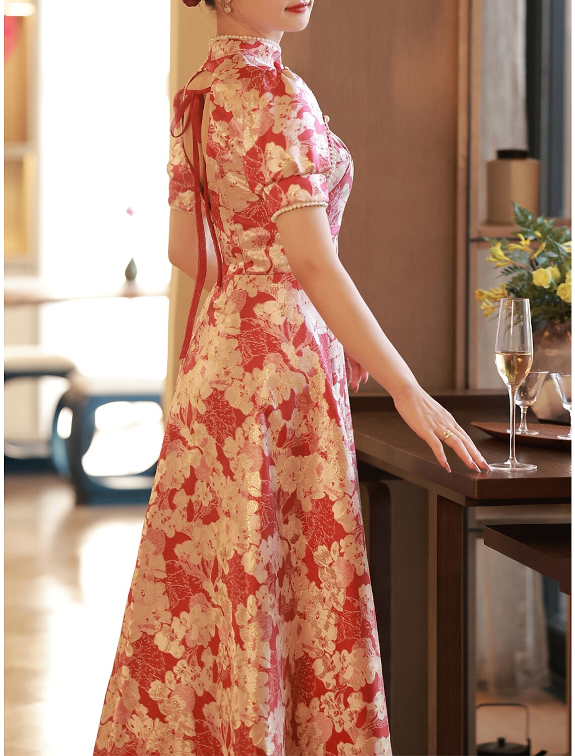 Abito da sera a trapezio, stile cinese, da fidanzamento, lungo fino al pavimento, con mezza manica, collo alto, in raso con perle e spalline.