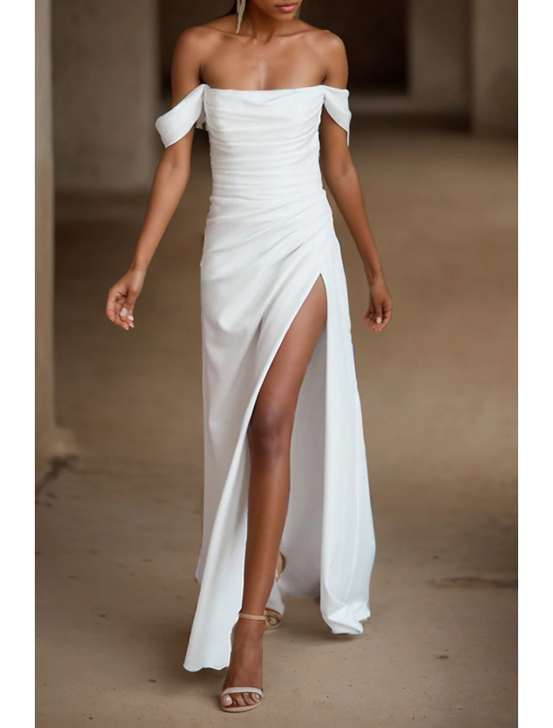 Vestidos de novia blancos cortos de compromiso, vestidos de novia sencillos, corte tubo/columna, hombros descubiertos, sin mangas, cola larga/cepillo, vestidos de novia de satén con abertura frontal fruncida