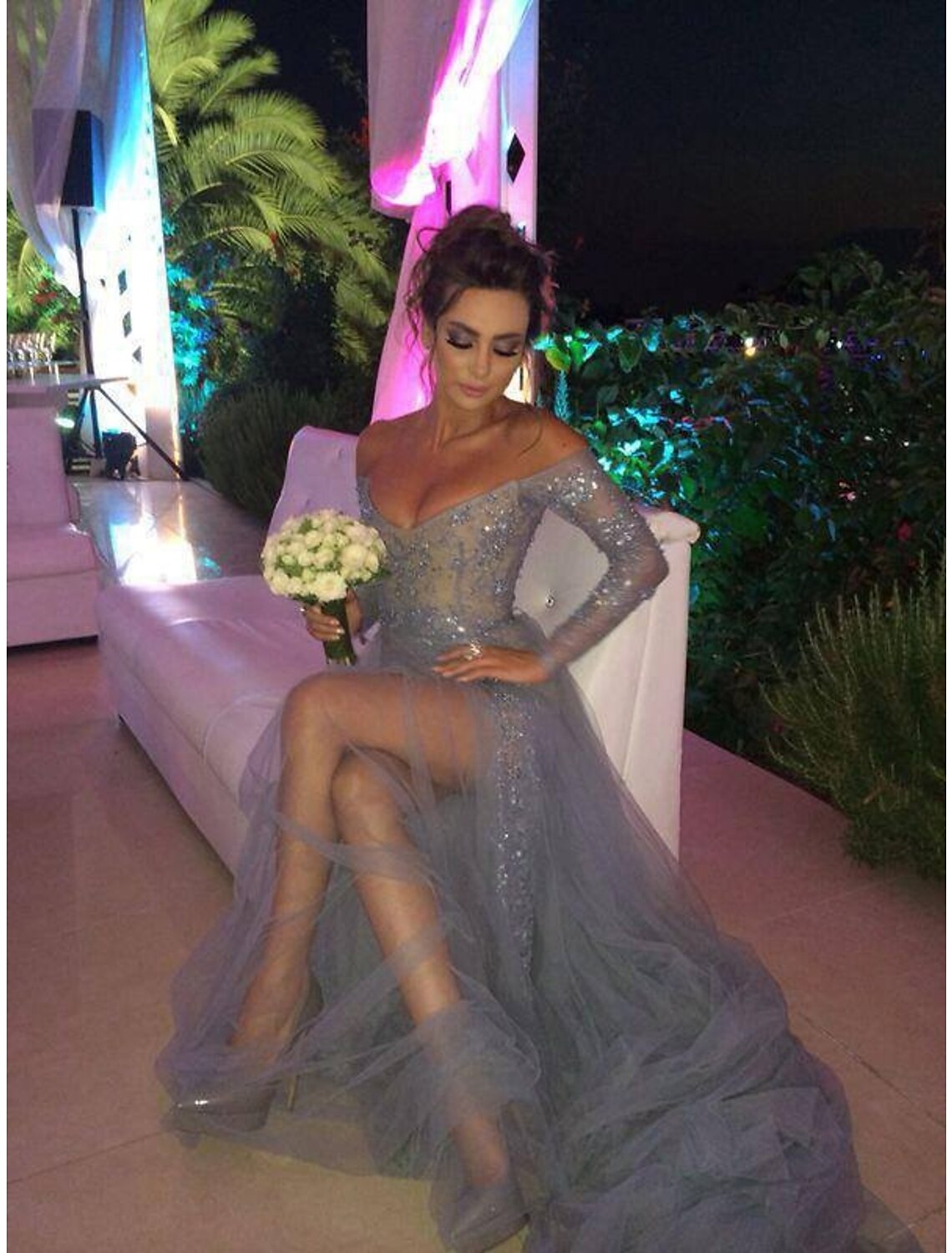 Vestido de noche formal de compromiso sexy de corte A con hombros descubiertos, manga larga, cola larga y cola de cepillo de gasa con inserción de encaje con abertura
