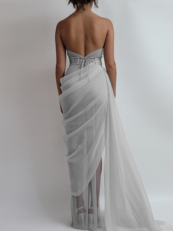 Abiti a tubino/colonna in organza con arricciature, spalline sottili, senza maniche, con strascico a ruota