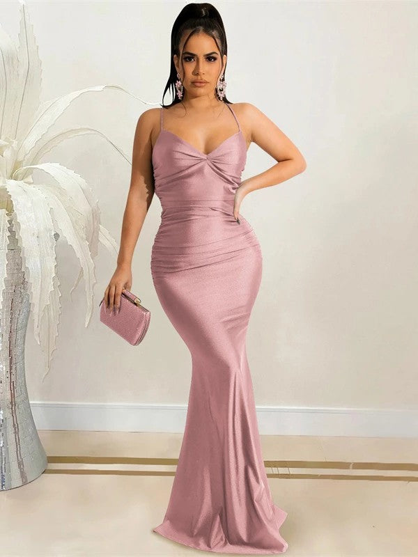Vestidos de satén tejido con escote en V fruncido, sin mangas y con cola larga