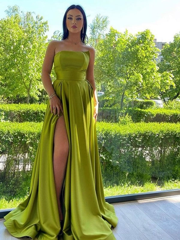 Abiti da principessa/a in charmeuse con arricciature, senza spalline e maniche, con strascico a ruota