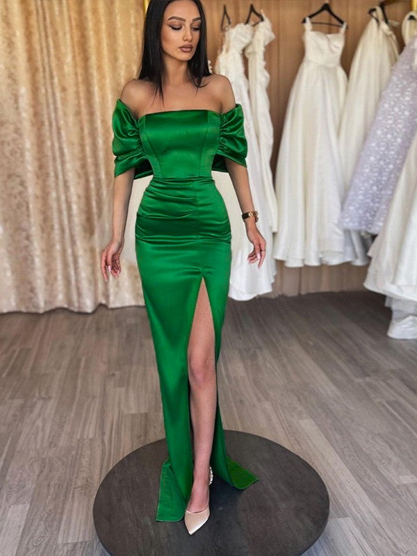 Abiti a tubino/colonna in raso con arricciature, spalle scoperte, senza maniche, strascico a ruota