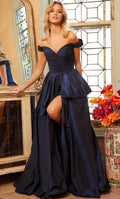 Vestido de fiesta con hombros descubiertos, plisado, decoración, sin mangas, espalda descubierta, abertura y largo hasta el suelo 