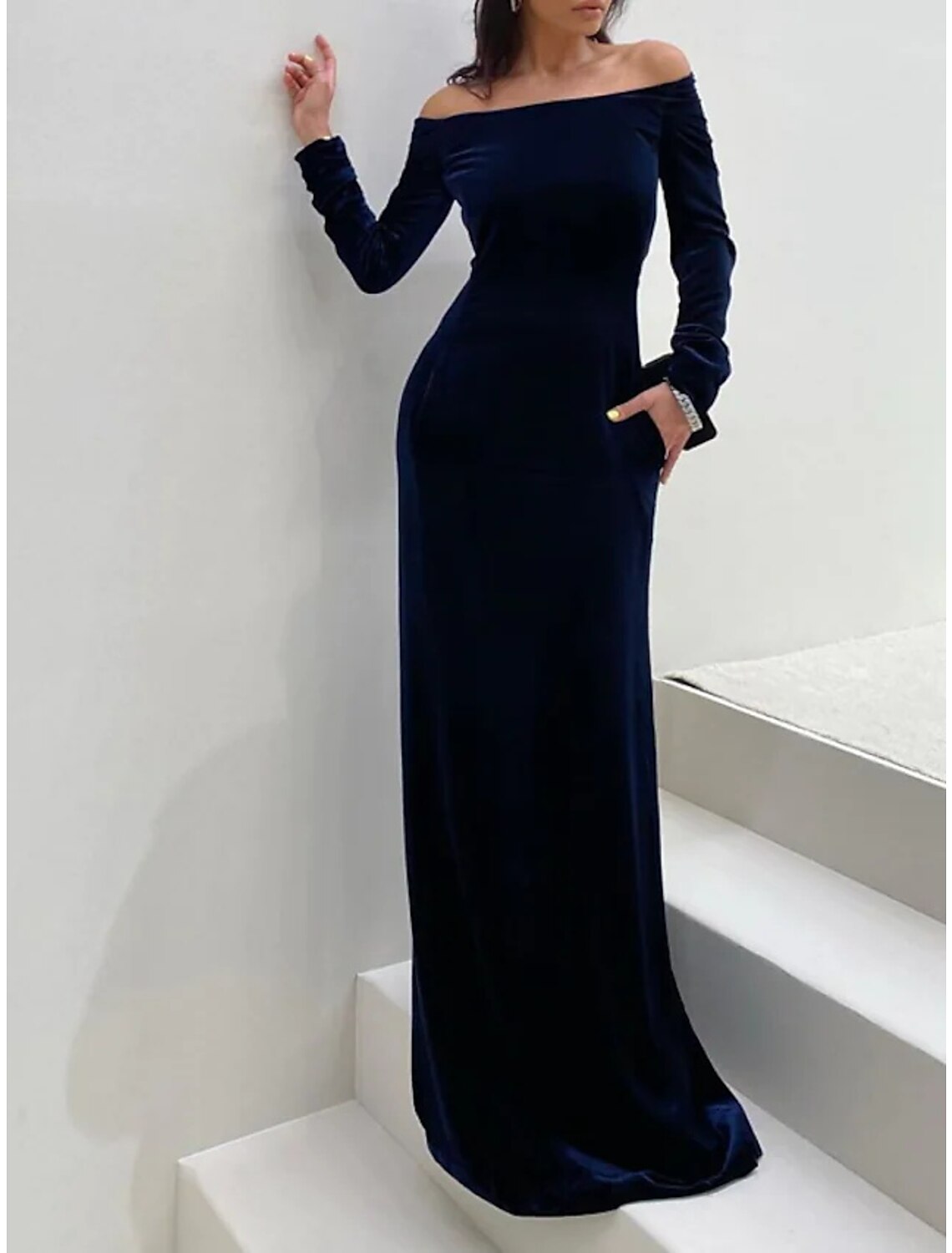 Vestido de novia elegante con corte en forma de tubo o columna, para invitada de boda, formal, de etiqueta negra, largo hasta el suelo, manga larga, hombros descubiertos, terciopelo, color puro