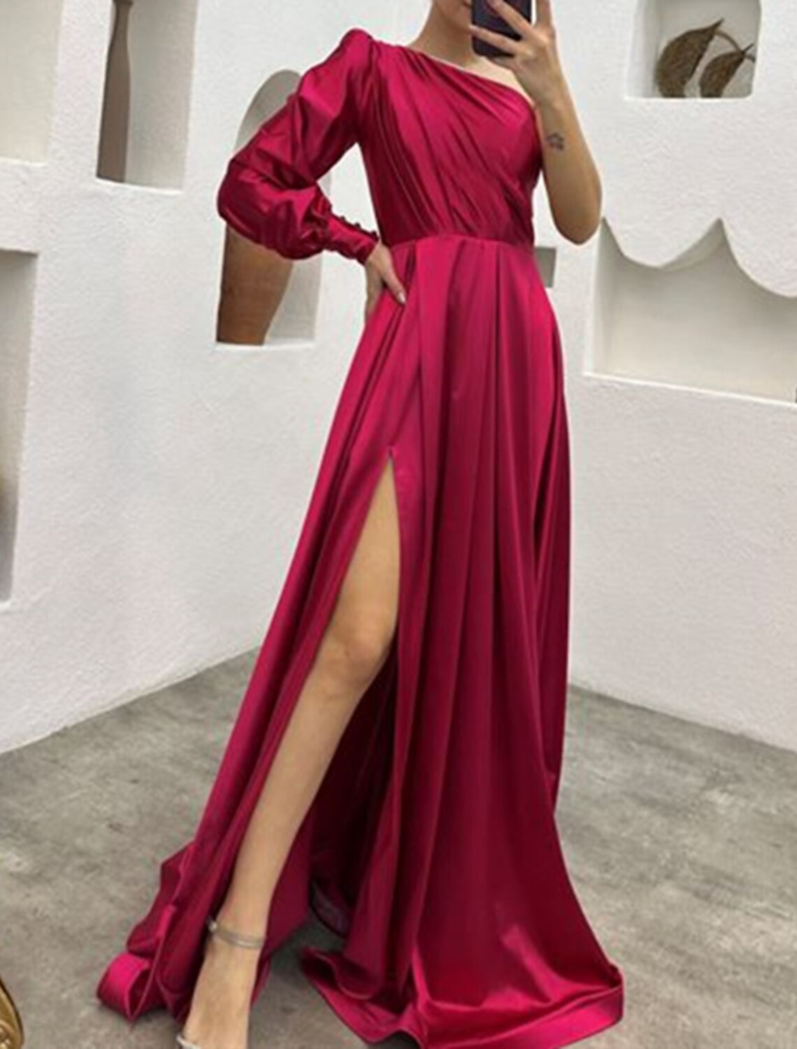 Abito da sera a trapezio, elegante, da ricevimento di nozze, con strascico a ruota, manica lunga, monospalla, in charmeuse con spacco arricciato