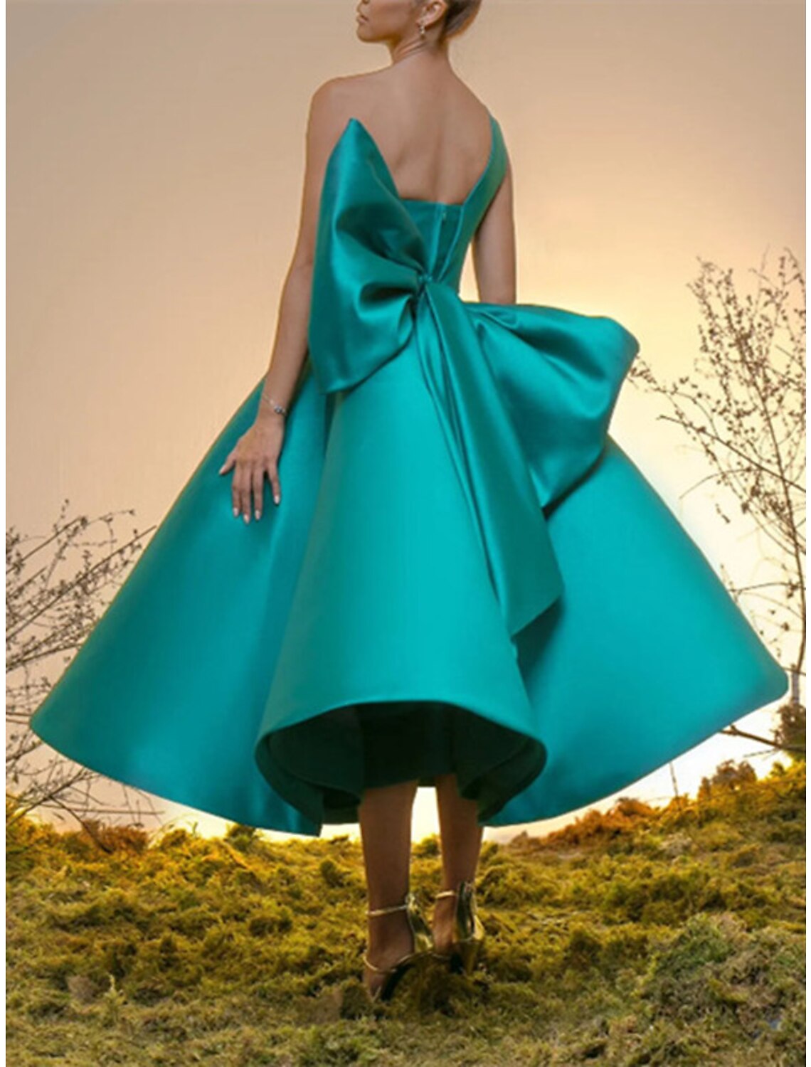 Vestido de fiesta, cóctel, negro, vintage, para invitados de boda, largo hasta la rodilla, sin mangas, un hombro, satén con lazo(s).