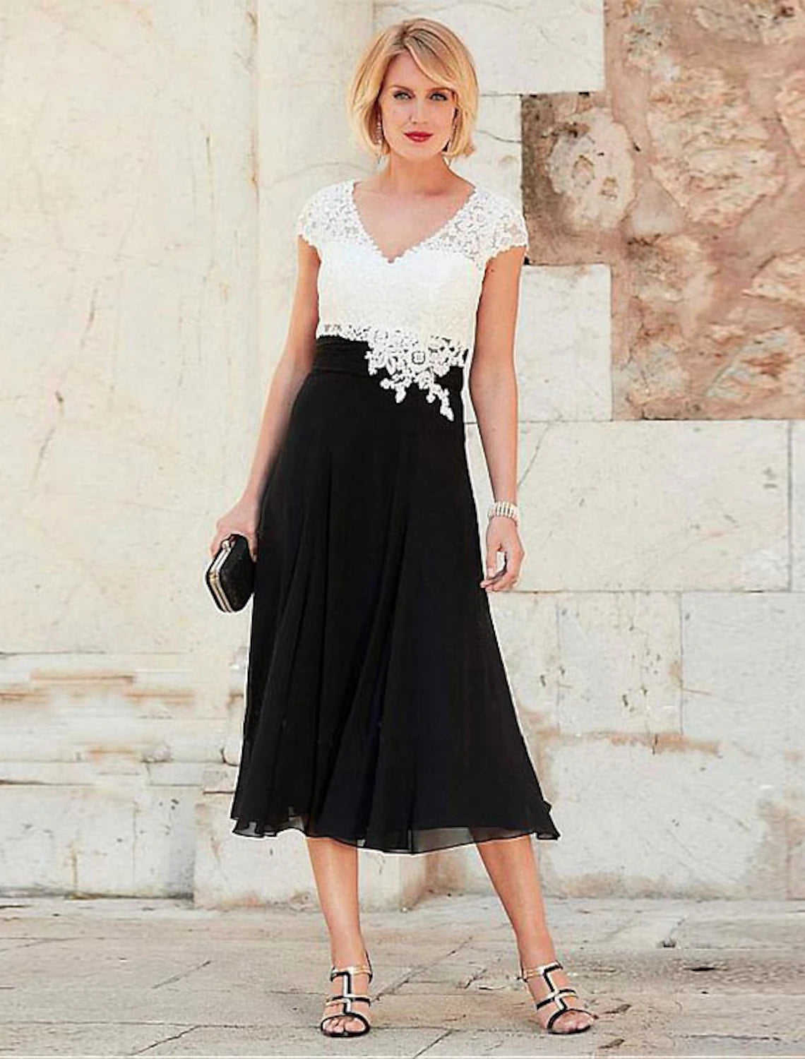 Vestido de madre de la novia de corte A, talla grande, escote en V, largo hasta la rodilla, de gasa, encaje, manga corta con fruncido de encaje