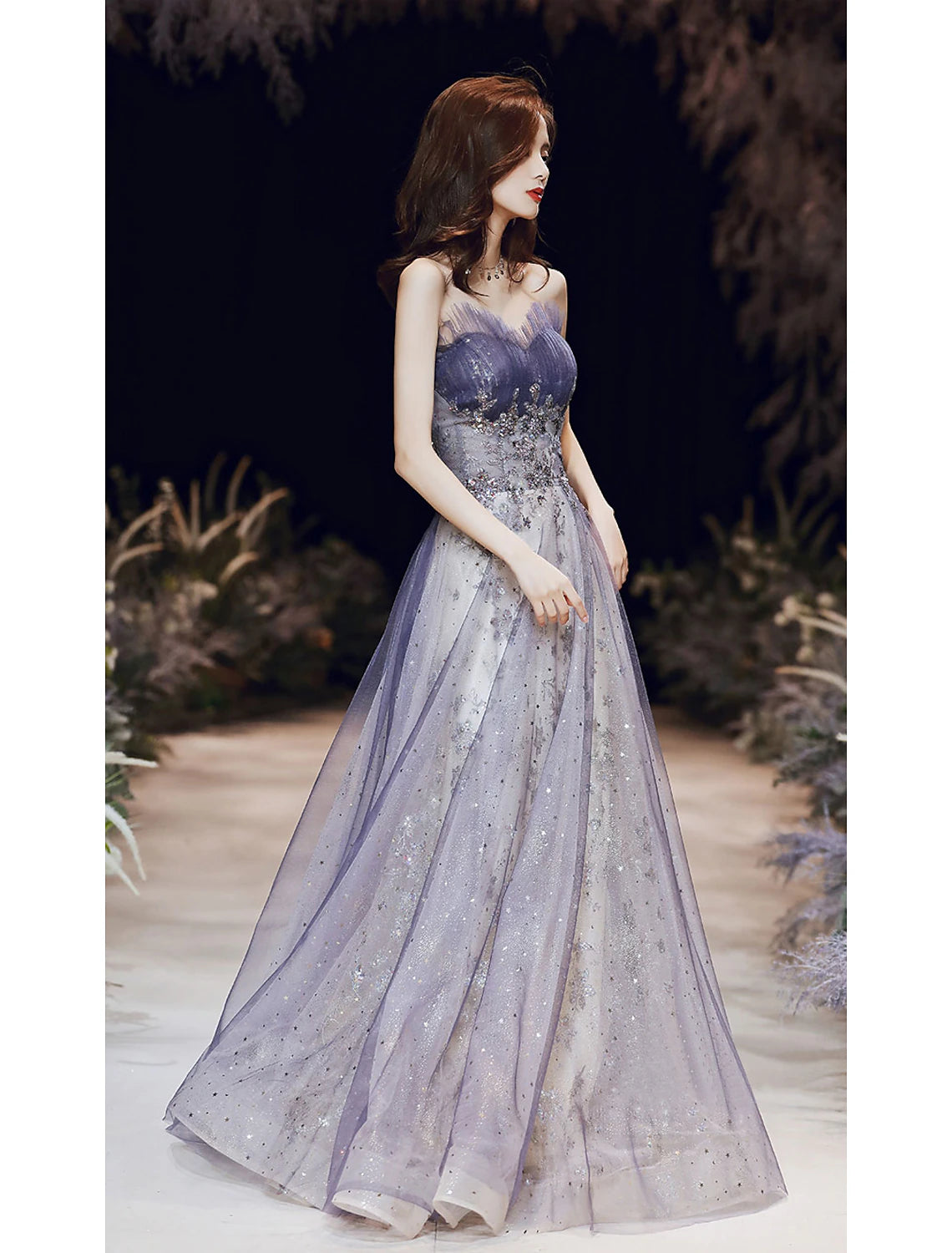 Vestido de noche formal elegante de fiesta para invitados de boda con brillo de línea A, sin tirantes, sin mangas, largo hasta el suelo, de satén con