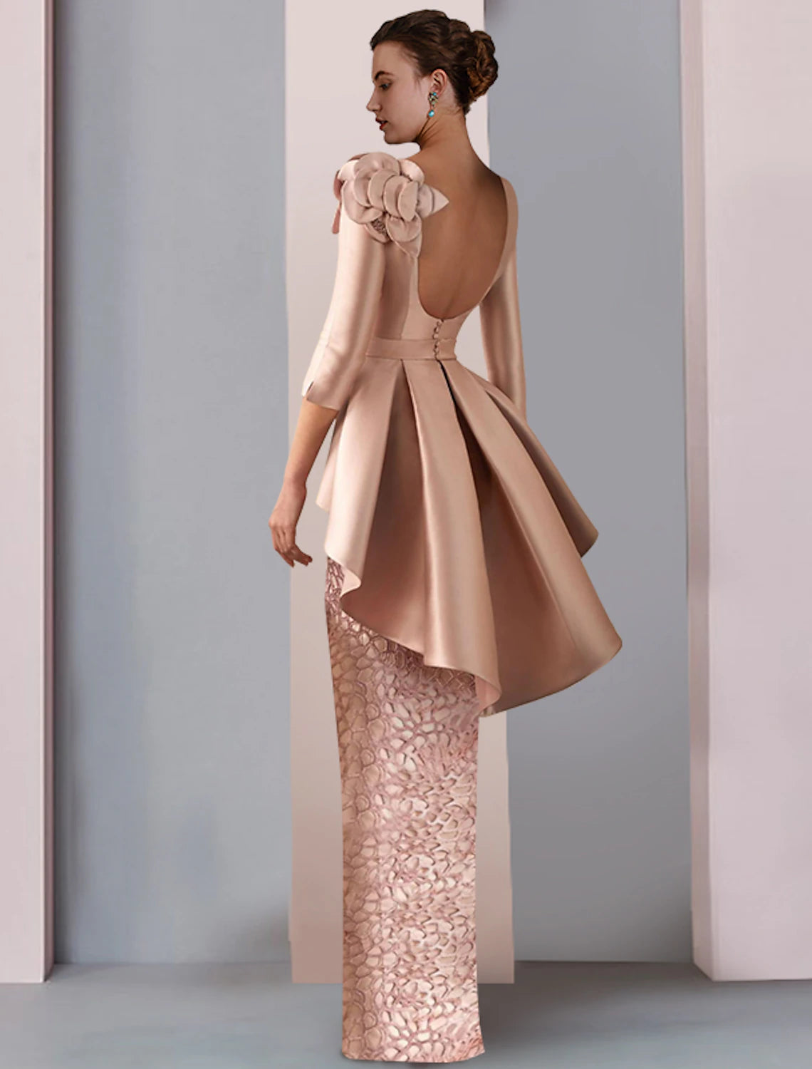 Vestido de madre de la novia con corte en forma de tubo/columna para invitados a bodas de otoño, elegante, escote en V, largo hasta el suelo, encaje satinado, manga 3/4 con apliques, volantes en cascada y flores.