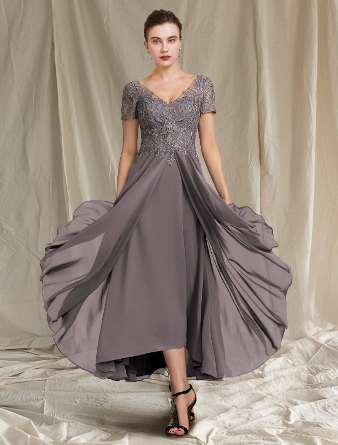 Abito da cerimonia per la madre della sposa, elegante, in chiffon, con scollo a V, lunghezza tè, maniche corte, con applicazioni a pieghe, taglie forti