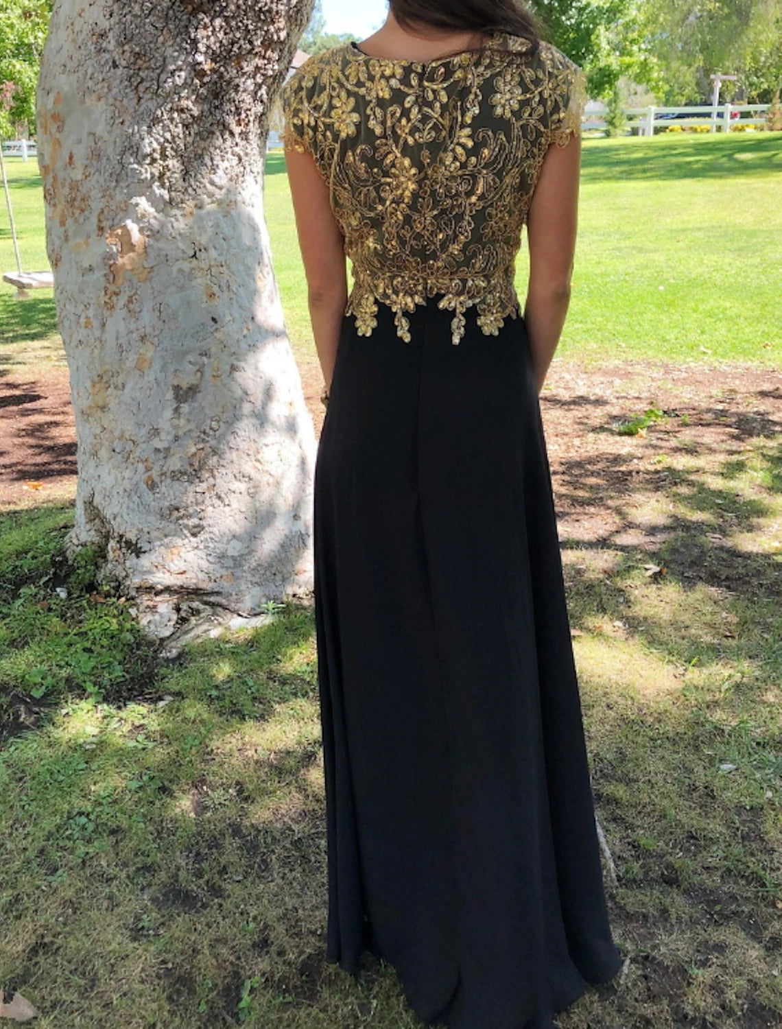 Vestido elegante para madre de la novia, de talla grande, con escote joya, largo hasta el suelo, de gasa, con encaje, manga corta y apliques fruncidos.