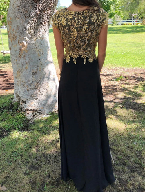 Vestido elegante para madre de la novia, de talla grande, con escote joya, largo hasta el suelo, de gasa, con encaje, manga corta y apliques fruncidos.