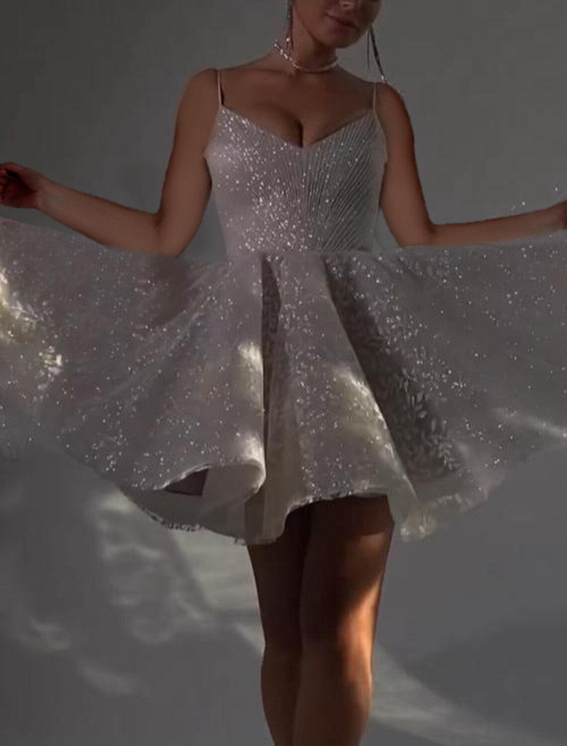 Vestido de fiesta con lentejuelas brillantes, corto/mini, sin mangas, con tirantes finos, de tul y espalda descubierta, para graduación, cóctel y fiesta.