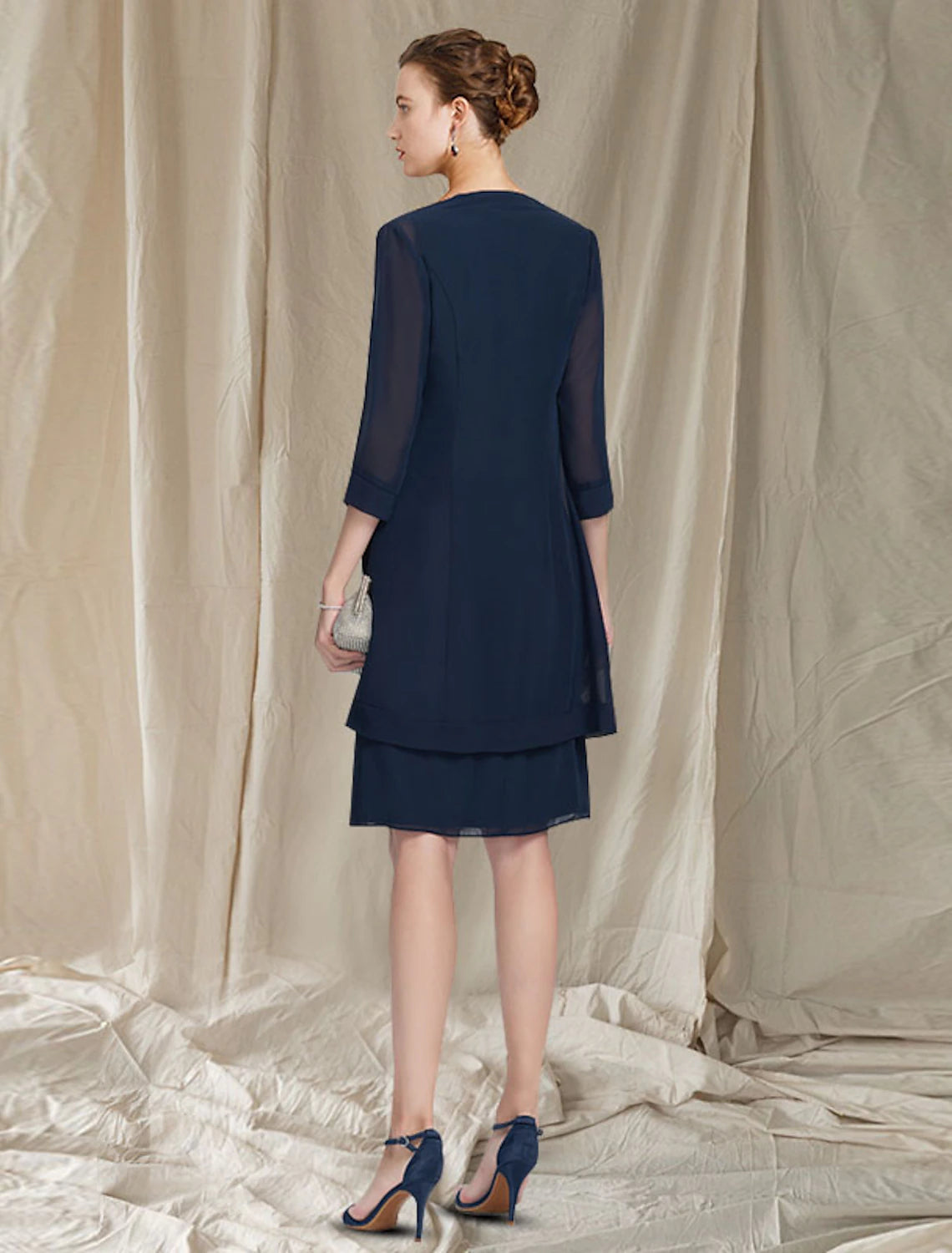 Vestido elegante de dos piezas para madre de la novia, de tubo o columna, con cuello joya, largo hasta la rodilla, de gasa, sin mangas, con chaqueta y abalorios y lentejuelas