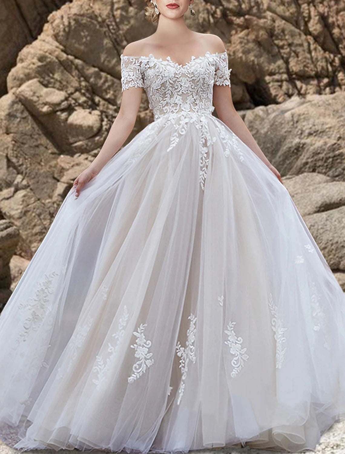 Vestidos de novia góticos de compromiso a color, vestidos de novia formales, corte A, hombros descubiertos, manga corta, cola larga, vestidos de novia de encaje con apliques de lazo(s).
