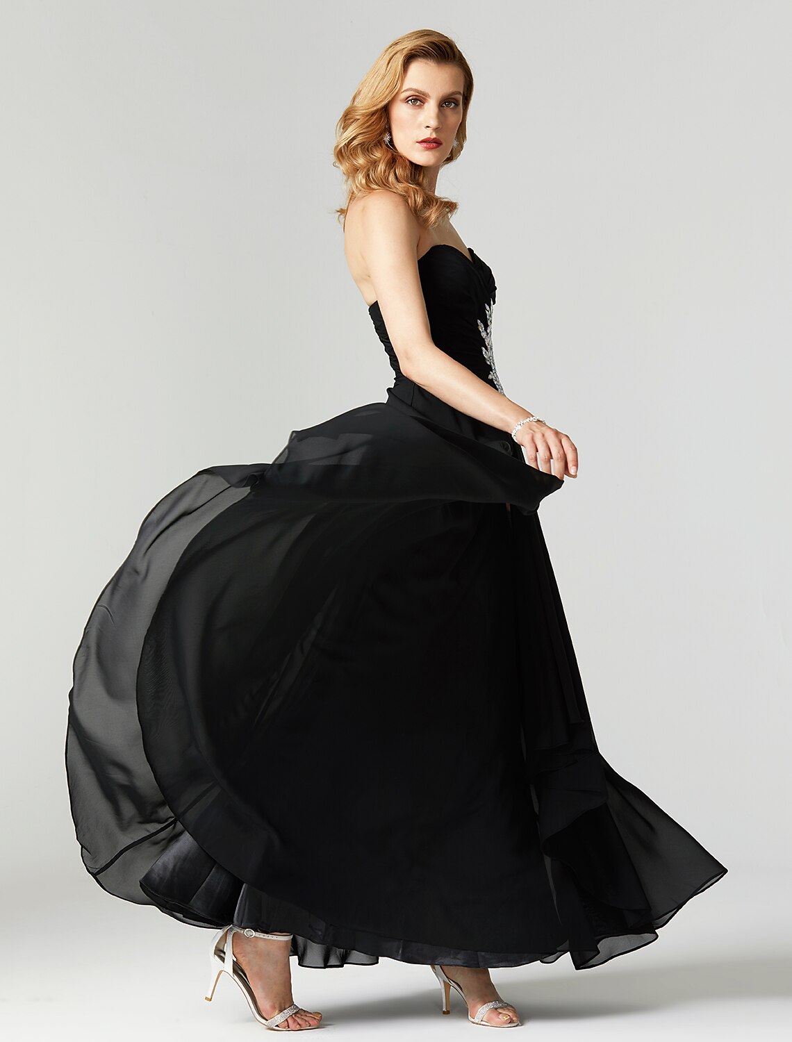 Abito a tubino/colonna minimalista per feste, cocktail party, senza maniche, in chiffon con scollo a cuore e pieghe incrociate, lunghezza al pavimento, cristalli