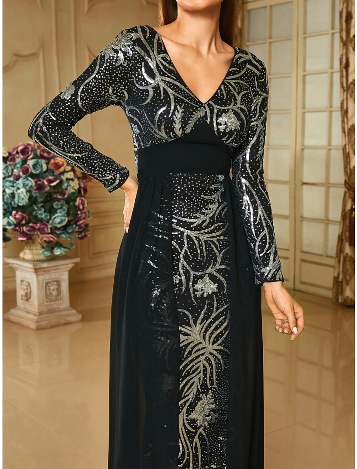 Vestido de noche elegante con corte en forma de columna, corte formal, cola larga, escote en V, lentejuelas y pliegues brillantes.