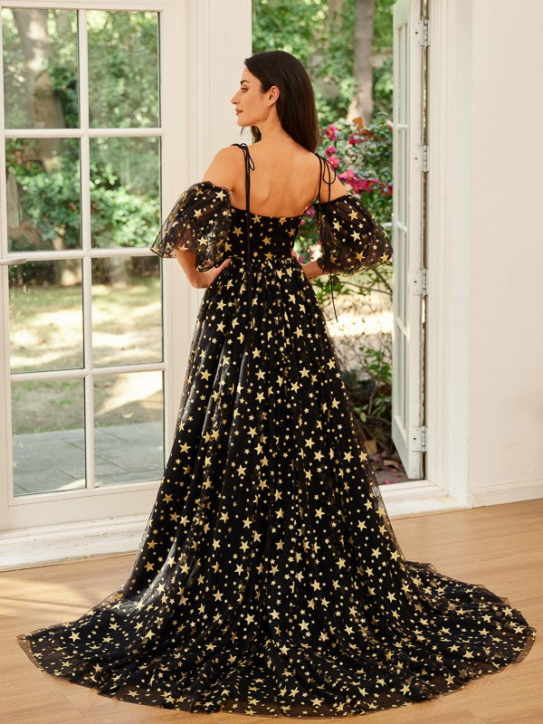 Vestidos de corte A/princesa con encaje, tirantes finos, mangas cortas y cola de corte