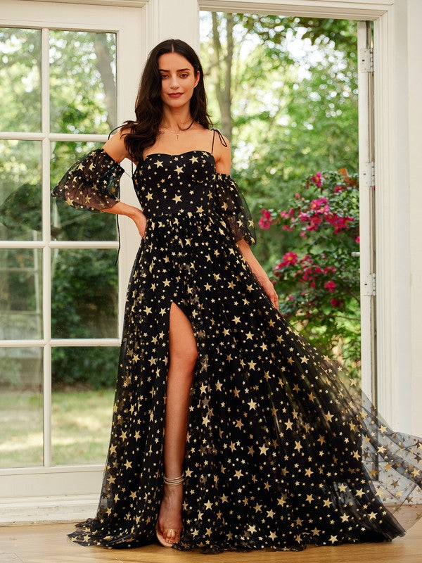 Vestidos de corte A/princesa con encaje, tirantes finos, mangas cortas y cola de corte