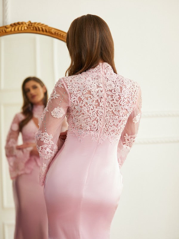 Vestidos de corte tubo/columna con encaje de satén tipo seda, cuello alto, mangas largas y cola larga