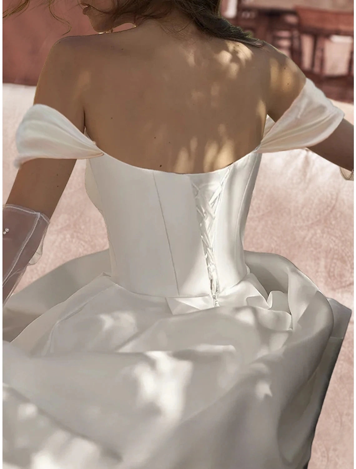 Abiti da sposa formali da ricevimento, abito da ballo, spalle scoperte, maniche corte, strascico a ruota, abiti da sposa in raso con spacco frontale arricciato