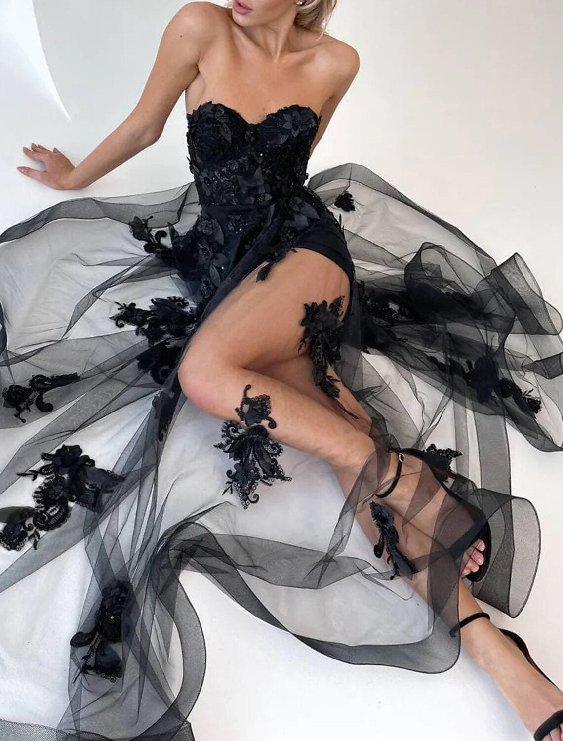Abito da sera a trapezio, abito floreale, da sposa, ballo di fine anno, strascico, senza maniche, senza spalline, in organza staccabile con applicazioni sulla gonna 2025