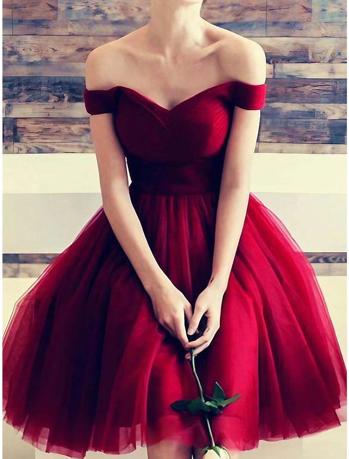 Vestidos de fiesta de graduación de corte A, elegantes, cortos/mini, sin mangas, con hombros descubiertos, de tul y volantes.