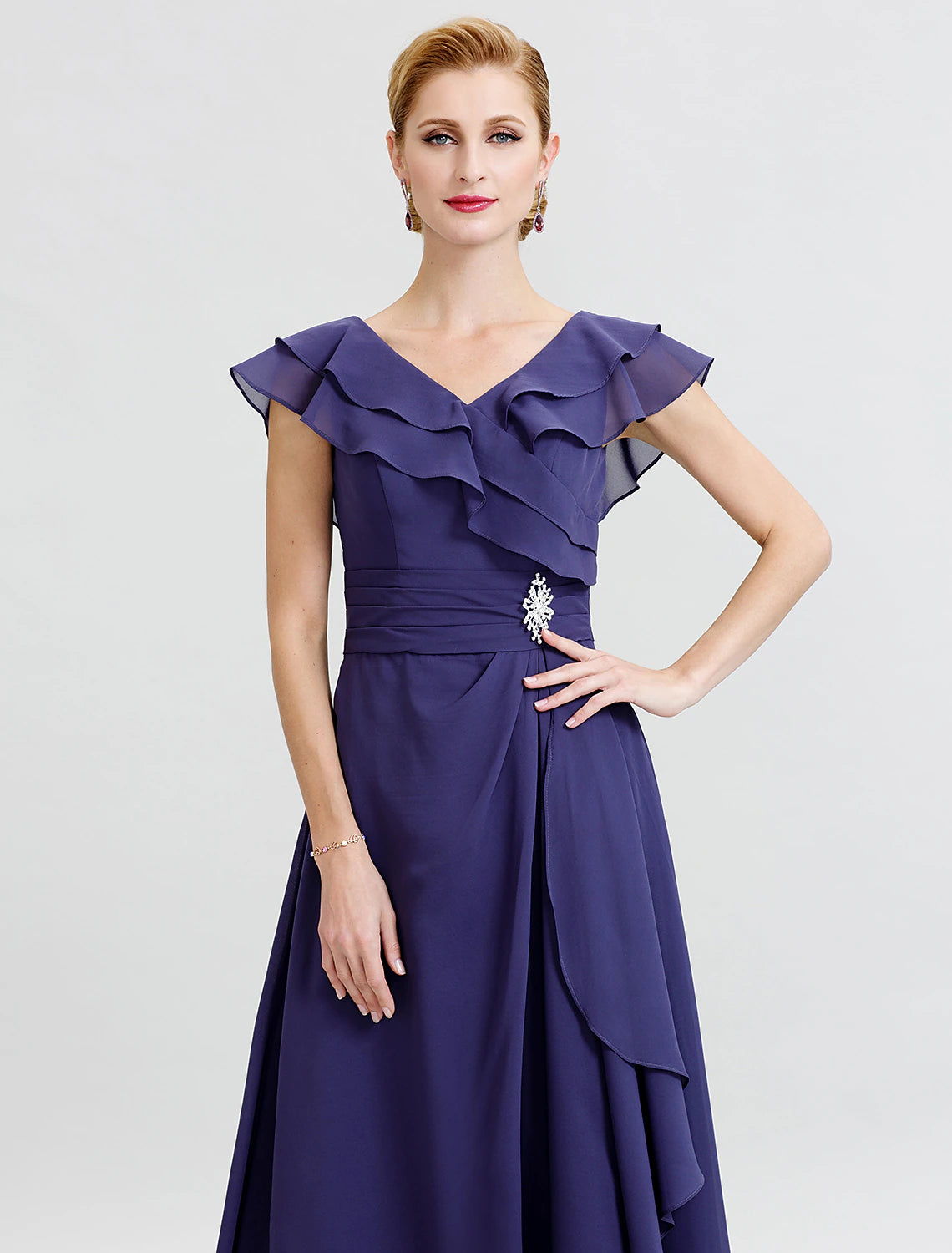 Abito da madre della sposa a trapezio, formale, con schiena scoperta, elegante, scollo a V, lunghezza pavimento, in chiffon, maniche corte, senza cintura/nastro, spilla di cristallo