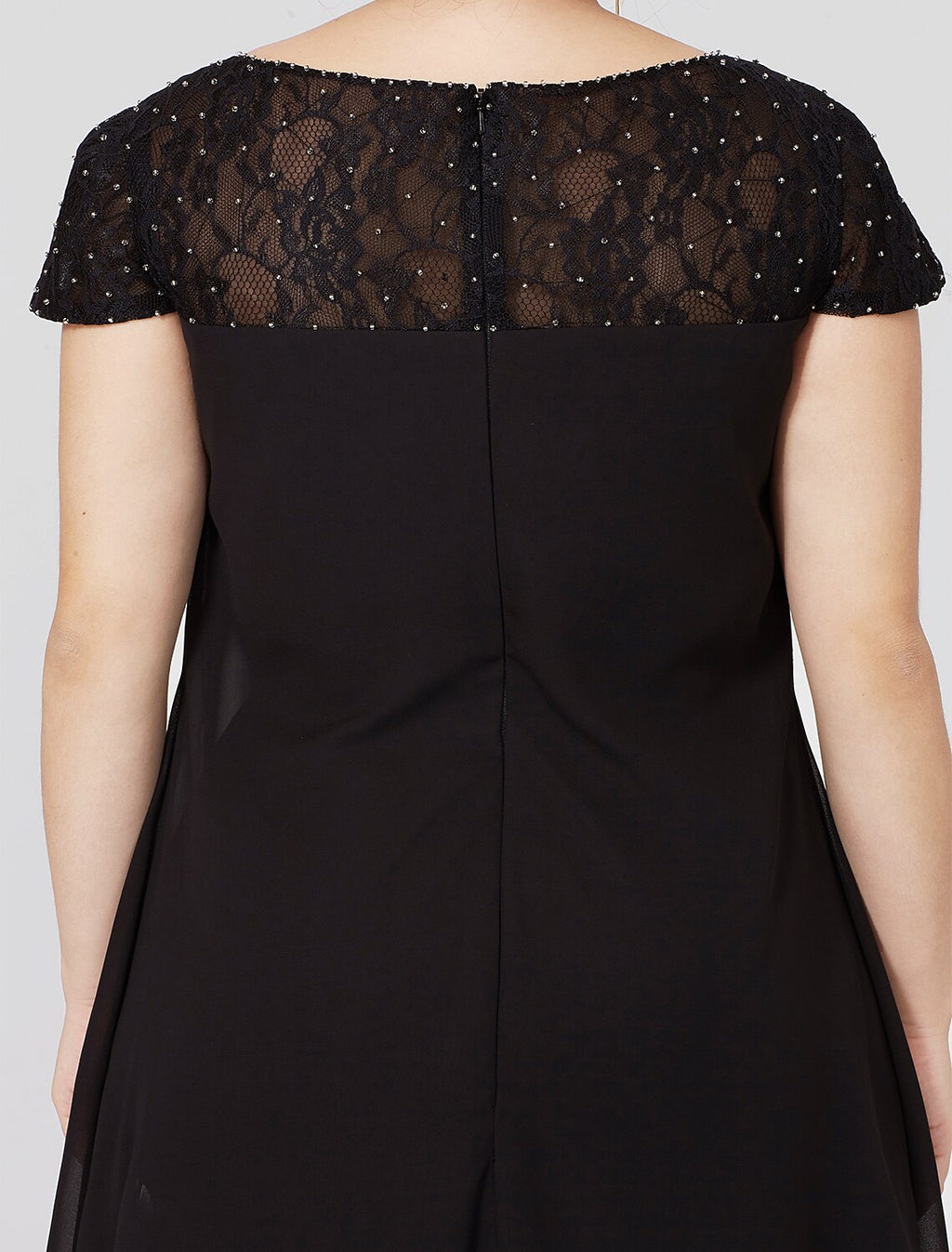 Vestido de madre de la novia con corte tubo/columna, formal, negro, talla grande, transparente, cuello joya, largo hasta la rodilla, gasa, encaje, manga corta, sin pliegues, con inserción de encaje y abalorios