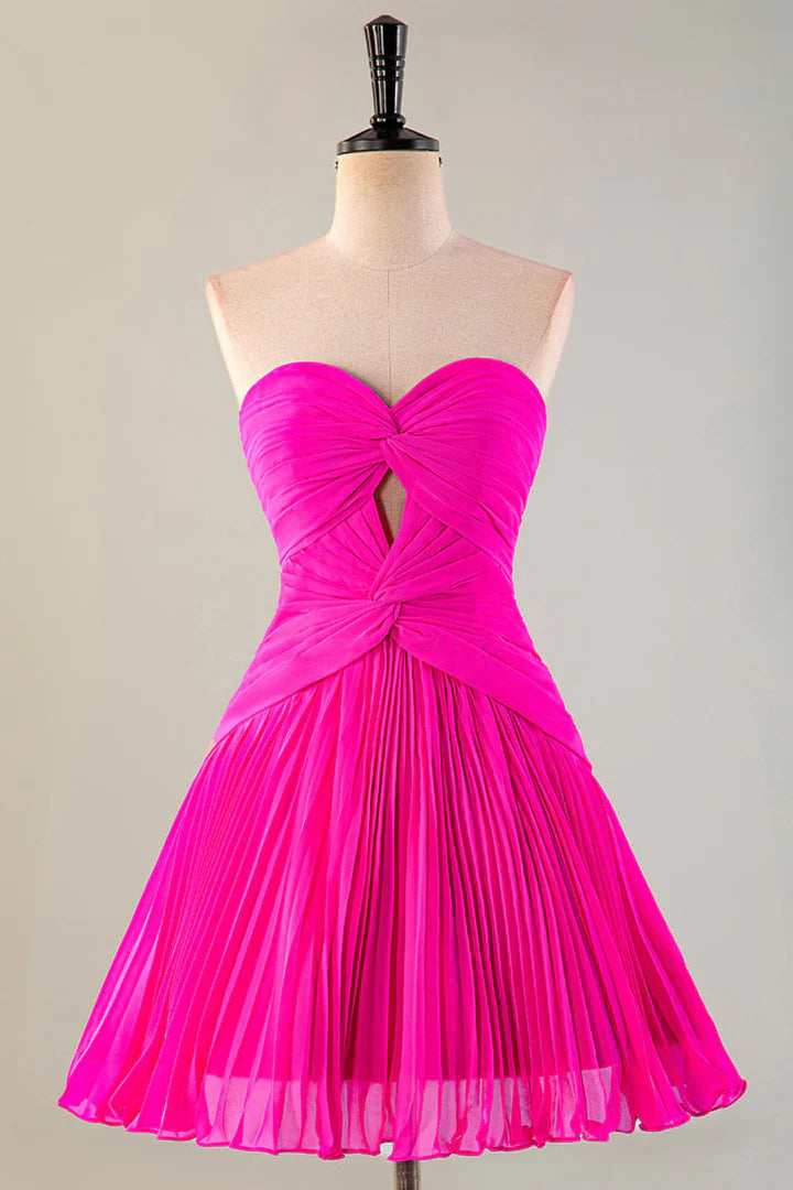 Un abito plissettato senza spalline per il ritorno a scuola con apertura a goccia 