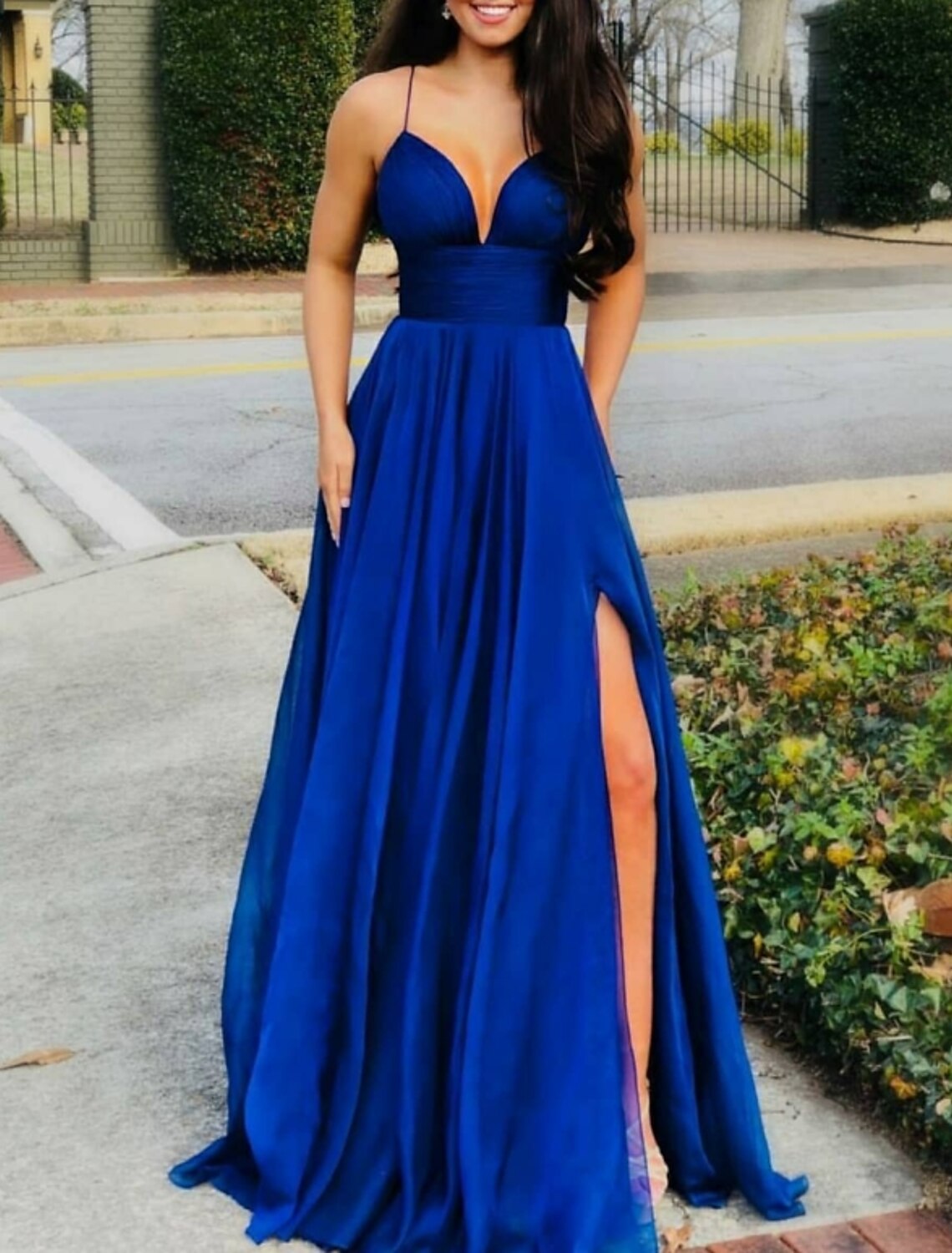 Abito da sera formale da ballo, sexy, a trapezio, con spalline sottili, senza maniche, in chiffon con strascico a ruota e spacco alto