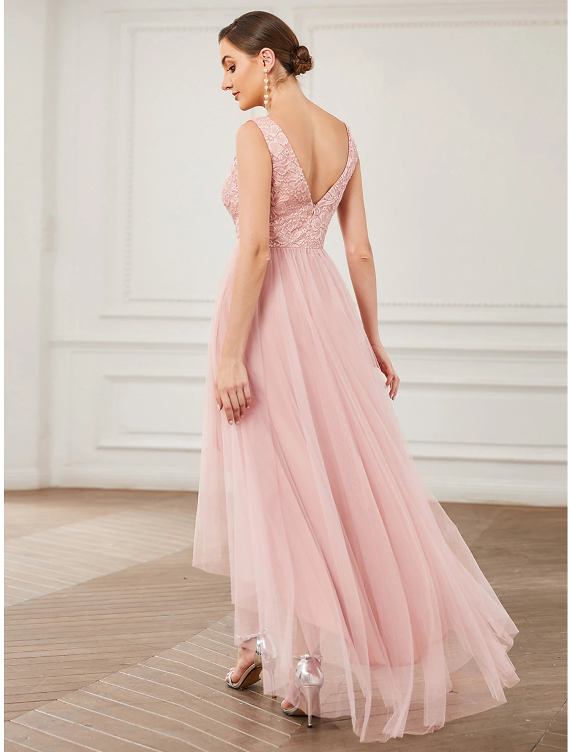 Abito da damigella d'onore a trapezio, scollo a V, senza maniche, elegante, corto/mini, in pizzo/tulle con drappeggio/arricciatura