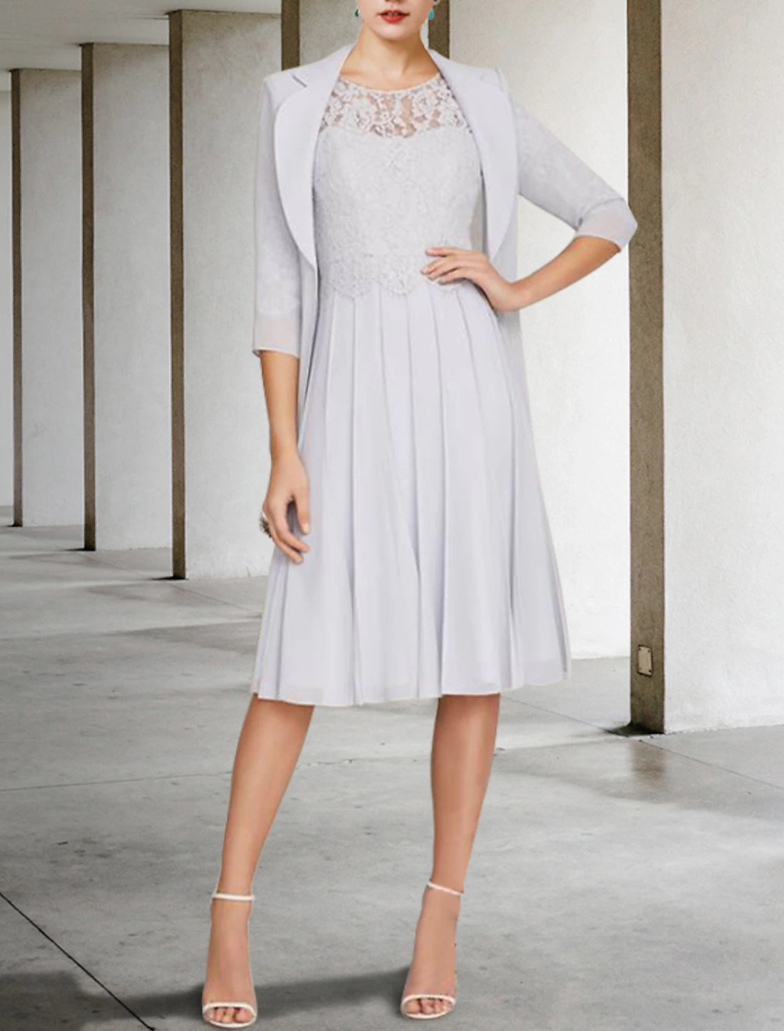 Vestido de dos piezas de corte A para madre de la novia, elegante, estilo iglesia, escote en V, largo hasta la rodilla, de satén, con encaje, media manga y chaqueta con pliegues.