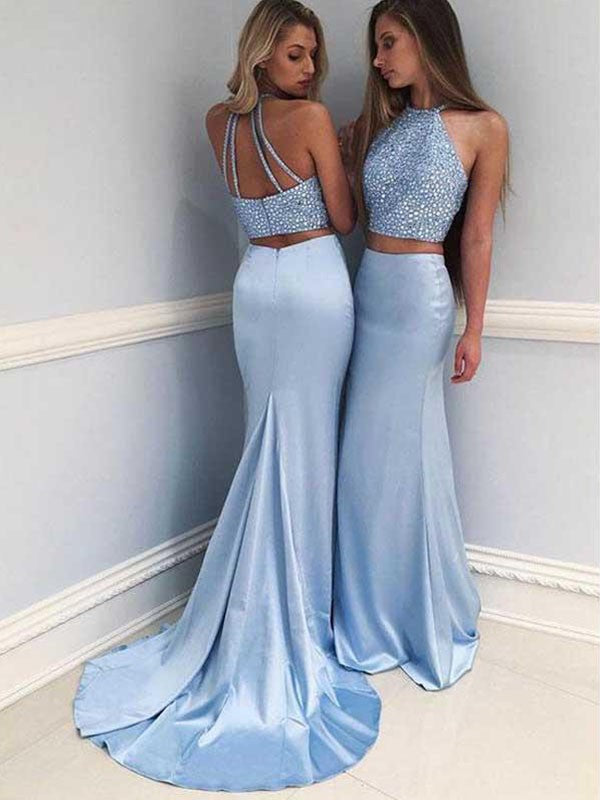 Vestido de dos piezas de satén tejido, sin mangas, con escote halter y cola larga con abalorios