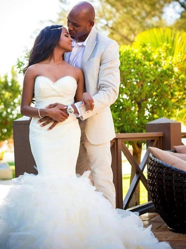 Vestidos de novia de organza con corte trompeta/sirena, sin mangas, escote corazón y cola