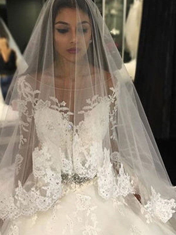 Vestidos de novia con escote redondo, mangas largas, encaje, cola catedral, apliques de tul