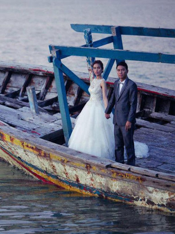 Vestidos de novia de corte A/princesa, sin mangas, escote redondo, cola capilla, faja, cinta, cinturón, apliques de cuentas, encaje y tul