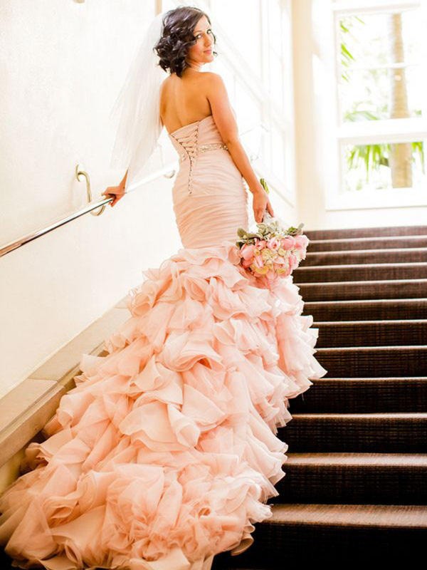 Vestidos de novia de organza con corte trompeta/sirena, sin mangas, escote corazón, cola corte y volantes